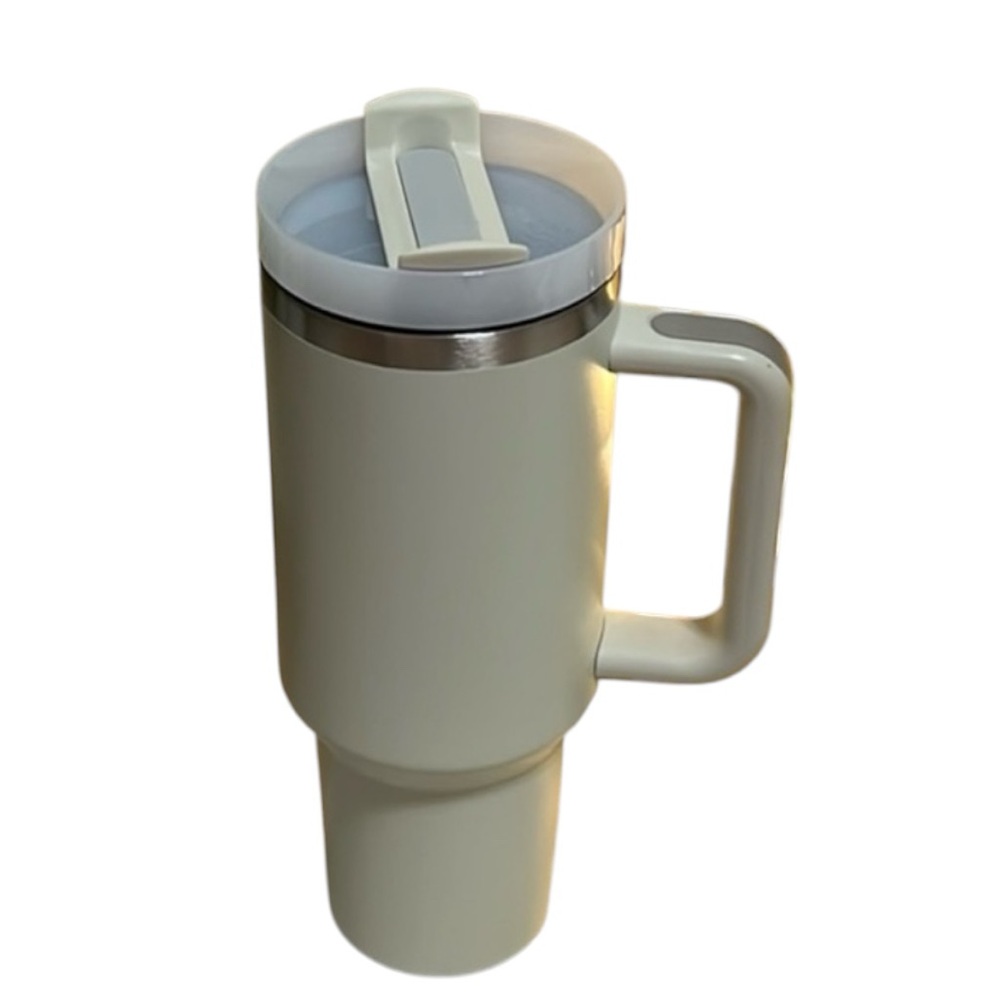 ✨40oz Reusable Vacuum Quencher Tumbler with Straw ✨ CREAM WHITE ✨